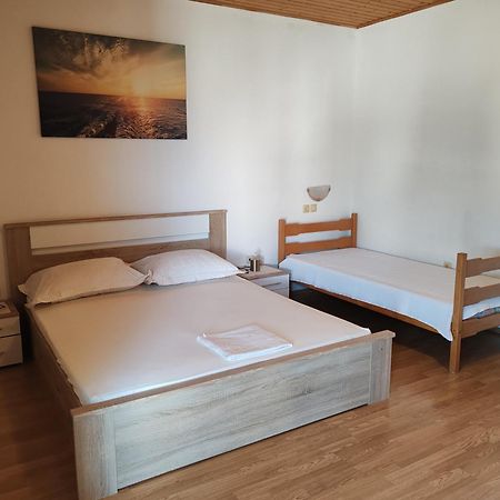 Apartments And Rooms With Parking Space Brela, Makarska - 6895 Екстер'єр фото