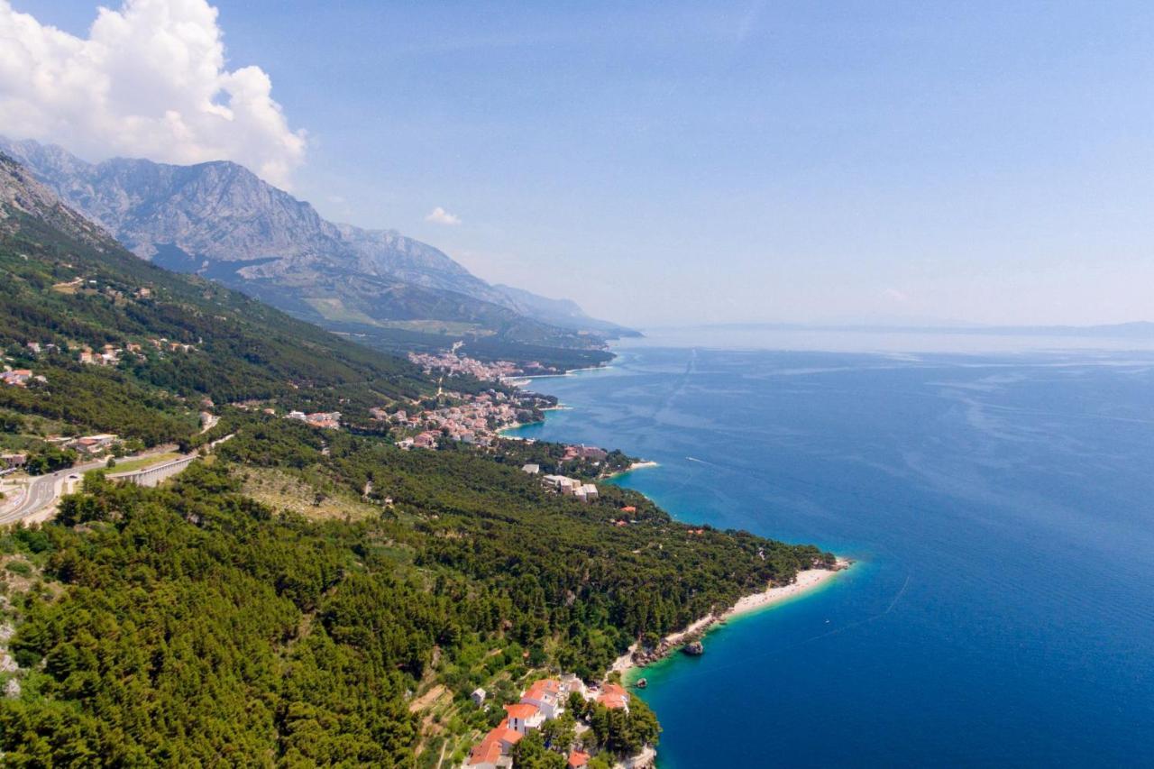 Apartments And Rooms With Parking Space Brela, Makarska - 6895 Екстер'єр фото